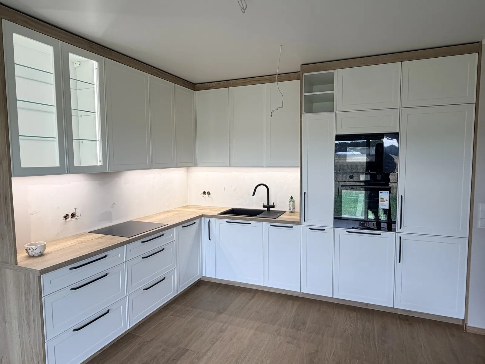 White shaker kitchen