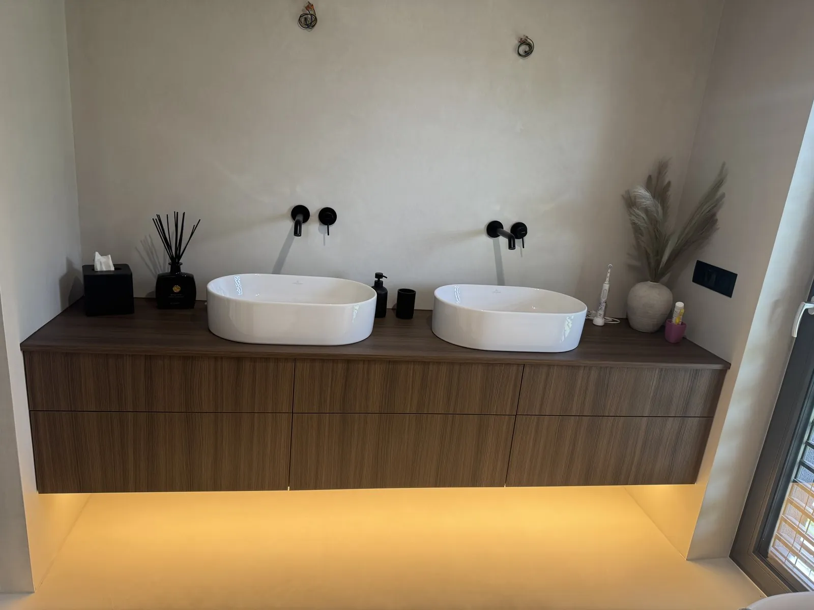 Floating double vanity