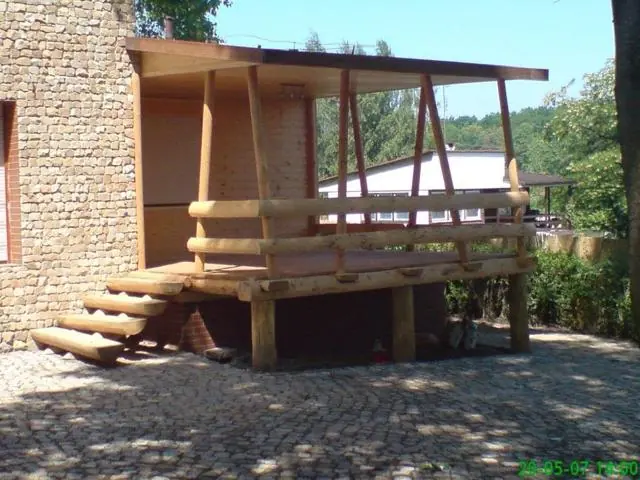 Holzkonstruktion für den Garten
