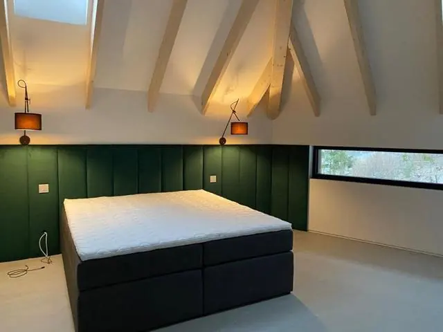 Schlafzimmer mit Einbaumöbeln