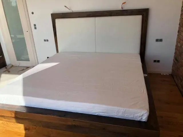 Schlafzimmer mit Einbaumöbeln