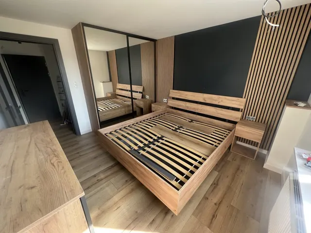 Schlafzimmer mit Einbaumöbeln